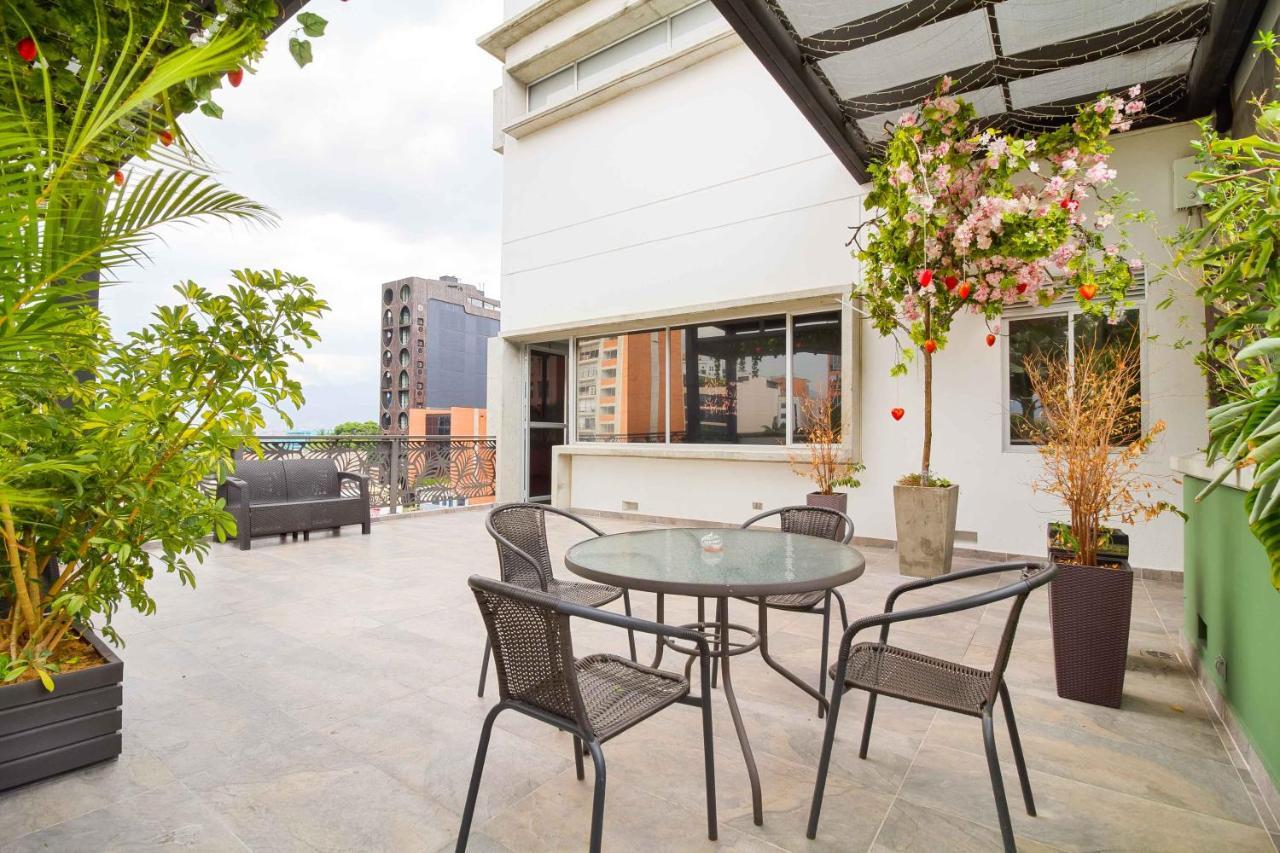 Camelot Apartahotel Medellín Exteriör bild